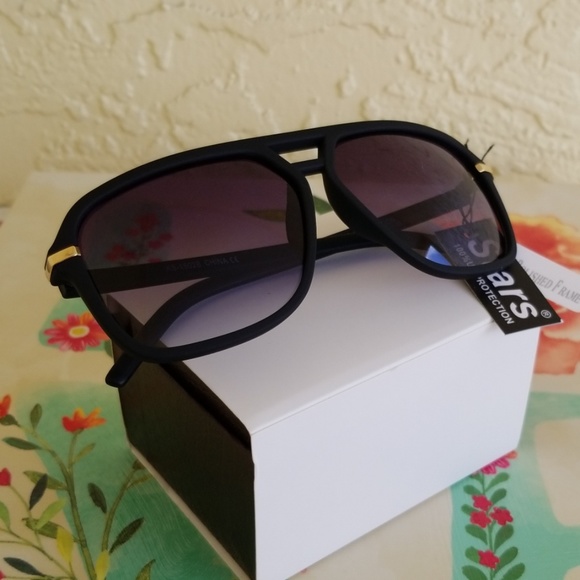 2019  MEN BLACK GOLD SUNGLASSES. - Picture 4 of 4
